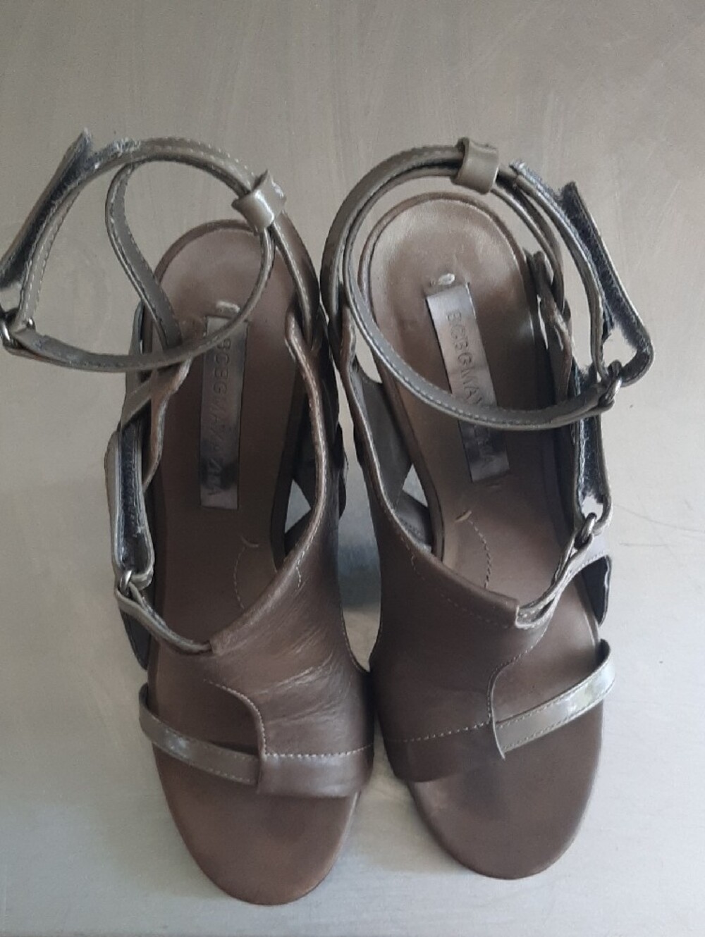 BCBGMaxAzria🤎LEATHER Taupe Open-Toe Block High Heel Ankle-Strap Sandals Sz 6B - Picture 10 of 10